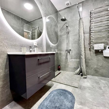 Apartpoltava: Elite New Build with Tropical Shower and Park View Exterior photo